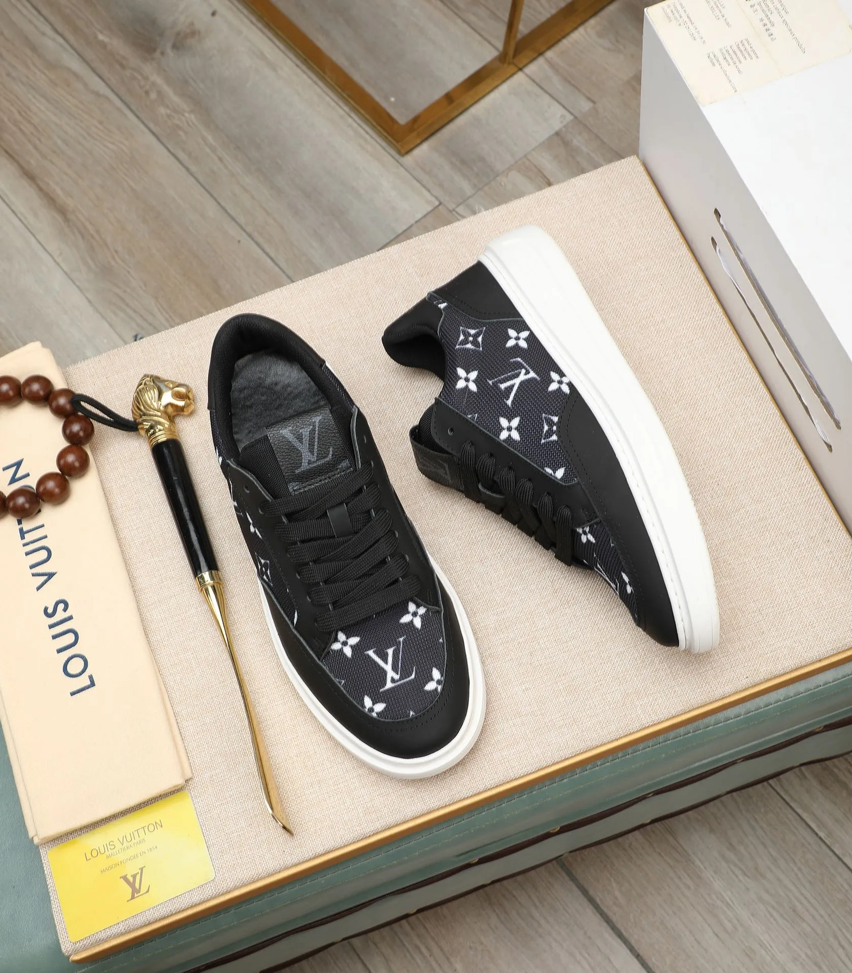 Men's shoes 💰540 💰(Niuli: full package) louis vuitton (Louis Vuitton/lv) top 🔍🔍 new models are on sale at the same time at the counter. The upper 🇮🇹 is imported from Italy, first-layer cowhide, and the lining is fully imported cowhide. 💪💪, completely 1⃣️ to 1 ⃣️Re-engraved🇮🇹💪💪, ⚠Sole: The original sole is specially provided by the original factory, the exclusive movable molded sole is super comfortable, ⚠The original factory follows the order, 🔍🔍high quality, you can enter and exit the counter at will, welcome to compare⚠. Code number:38-44